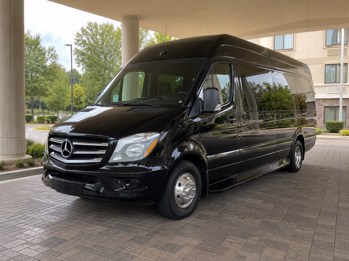 find the perfect transportation for your next airport transfer 1